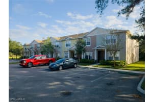 1044 Sleepy Oak Dr, Zephyrhills