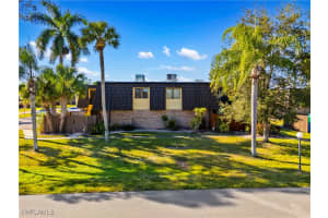 4001 Sandlewood Lane, Fort Myers, FL 33907 - MLS#225084024