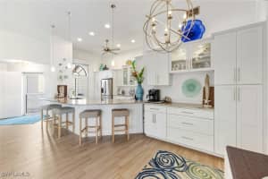 571 Beachwalk Circle, Naples, FL 34108 - MLS#225084236