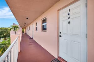 MLS# 225084314, Naples, Florida 34105