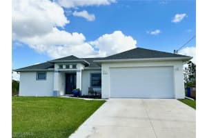 933 Oxford Avenue, Lehigh Acres, FL 33974 - MLS#225084332