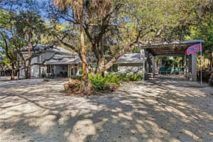 2563 Weeks Avenue, Naples, FL 34112 - MLS#225084493