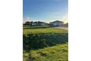 2594 43rd Ave Ne, Naples