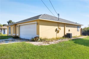 210 Mossrosse Street, Fort Myers, FL 33913 - MLS#225084799