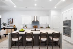 4221 7th Avenue, Naples, FL 34119 - MLS#225084874