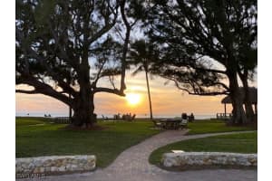 698 Fairway Terrace, Naples, FL 34103 - MLS#225084910