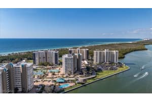 21 Bluebill Avenue, Naples, FL 34108 - MLS#225084960