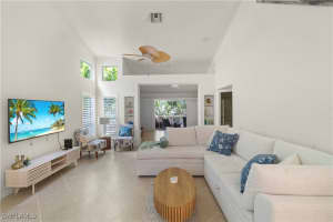 348 Carinosa Ct 18-10, Naples