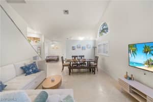 348 Carinosa Court, Naples, FL 34110 - MLS#225084986