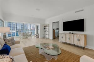 205 Park Shore Drive, Naples, FL 34103 - MLS#225085097