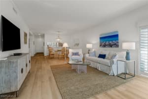 205 Park Shore Drive, Naples, FL 34103 - MLS#225085097