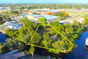 941 Iris Drive, North Fort Myers, FL 33903 - MLS#225085124