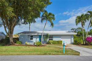 18 Lanai Cir, Naples