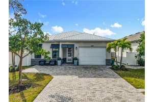 828 100th Avenue, Naples, FL 34108 - MLS#225085141