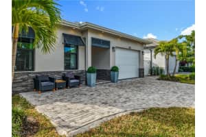 828 100th Avenue, Naples, FL 34108 - MLS#225085141