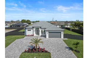 611 25th Terrace, Cape Coral, FL 33993 - MLS#226000065