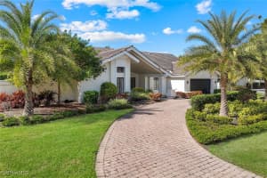 806 Knoll Wood Court, Naples, FL 34108 - MLS#226000195