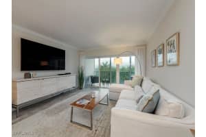 1 Bluebill Avenue, Naples, FL 34108 - MLS#226000229