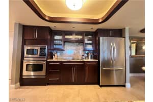 5601 TURTLE BAY Drive, Naples, FL 34108-2746 - MLS#226000361