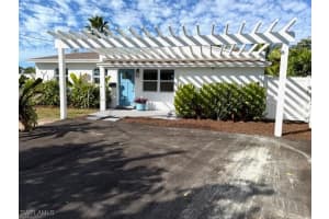 585 14th Street, Naples, FL 34102 - MLS#226000370