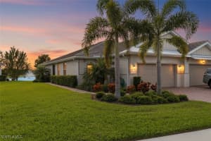 14558 Edgewater Cir, Naples