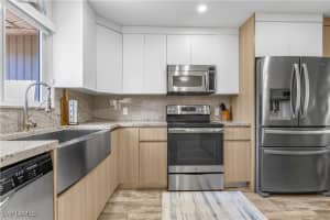 900 Henderson Creek Drive, Naples, FL 34114 - MLS#226000469