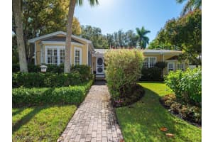 186 1st Avenue, Naples, FL 34102 - MLS#226000478
