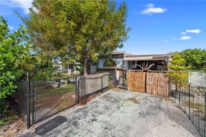 5 Henderson Drive, Naples, FL 34114 - MLS#226000480