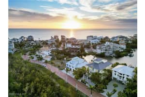 237 Bayfront Drive, Bonita Springs, FL 34134 - MLS#226000568