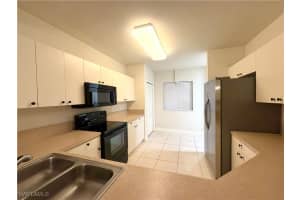 7819 Regal Heron Cir 8, 101, Naples