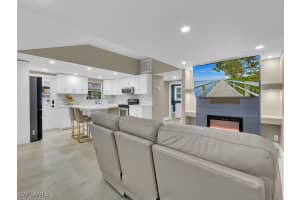 2180 Della Dr, Naples