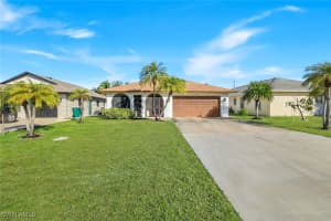 589 98th Avenue, Naples, FL 34108 - MLS#226000735