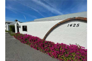 1425 Curlew Avenue, Naples, FL 34102 - MLS#226000814