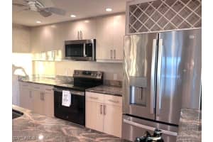 15 Bluebill Avenue, Naples, FL 34108 - MLS#226000836