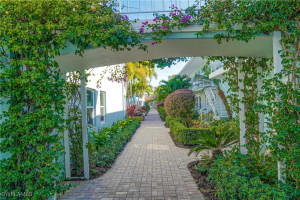 603 12th Avenue, Naples, FL 34102 - MLS#226000868