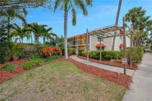 2555 Tamiami Trail, Naples, FL 34103 - MLS#226000992