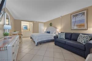 2555 Tamiami Trail, Naples, FL 34103 - MLS#226000992