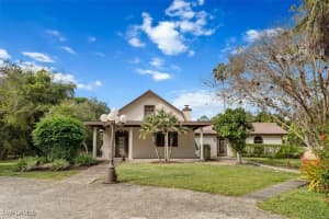 565 3rd St Sw, Naples