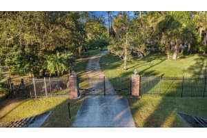 565 3rd Street, Naples, FL 34117 - MLS#226001009