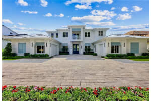 788 Riviera Dr, Naples