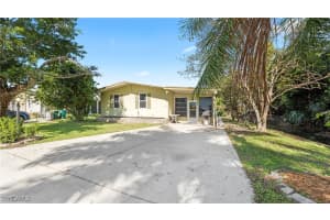 101 SUGAR LOAF Lane, Naples, FL 34114 - MLS#226001106