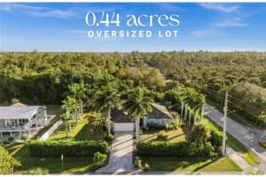 4 Colonial Dr, Naples