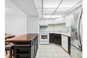 3 Bluebill Avenue, Naples, FL 34108 - MLS#226001338