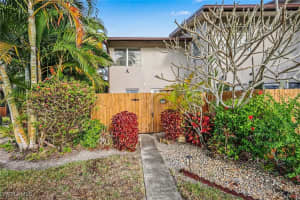 180 Cypress Way, Naples, FL 34110 - MLS#226001390