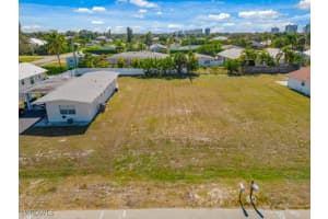 686 97th Avenue, Naples, FL 34108 - MLS#226001476