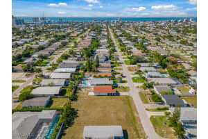 686 97th Avenue, Naples, FL 34108 - MLS#226001476