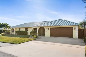 595 103rd Avenue, Naples, FL 34108 - MLS#226001663