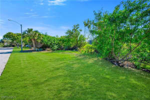 335 Hideaway Circle, Marco Island, FL 34145 - MLS#226001853