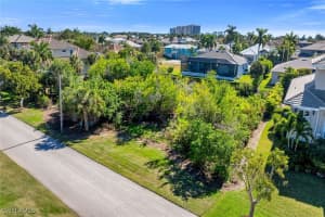 335 Hideaway Circle, Marco Island, FL 34145 - MLS#226001853