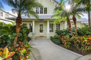 572 7th Avenue, Naples, FL 34102 - MLS#226001862